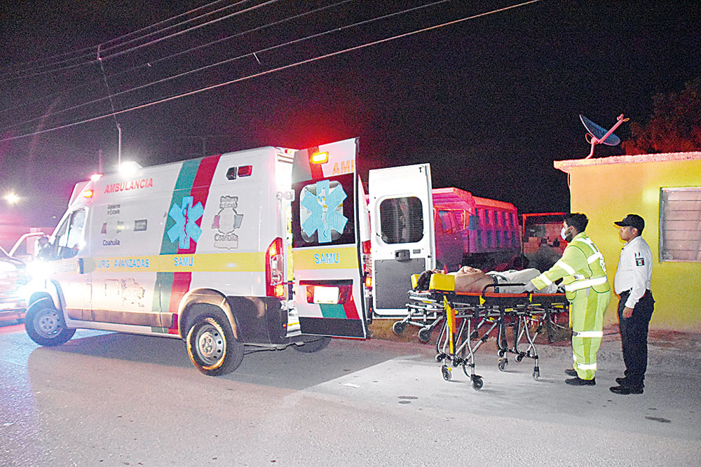 Dos jóvenes resultaron lesionados con golpes en distintas parte del cuerpo tras caer de la motocicleta en la que viajaban