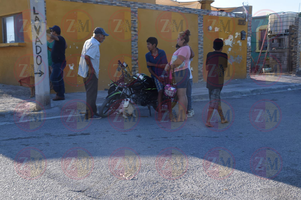 Se pasa el alto y choca motociclista - Zócalo