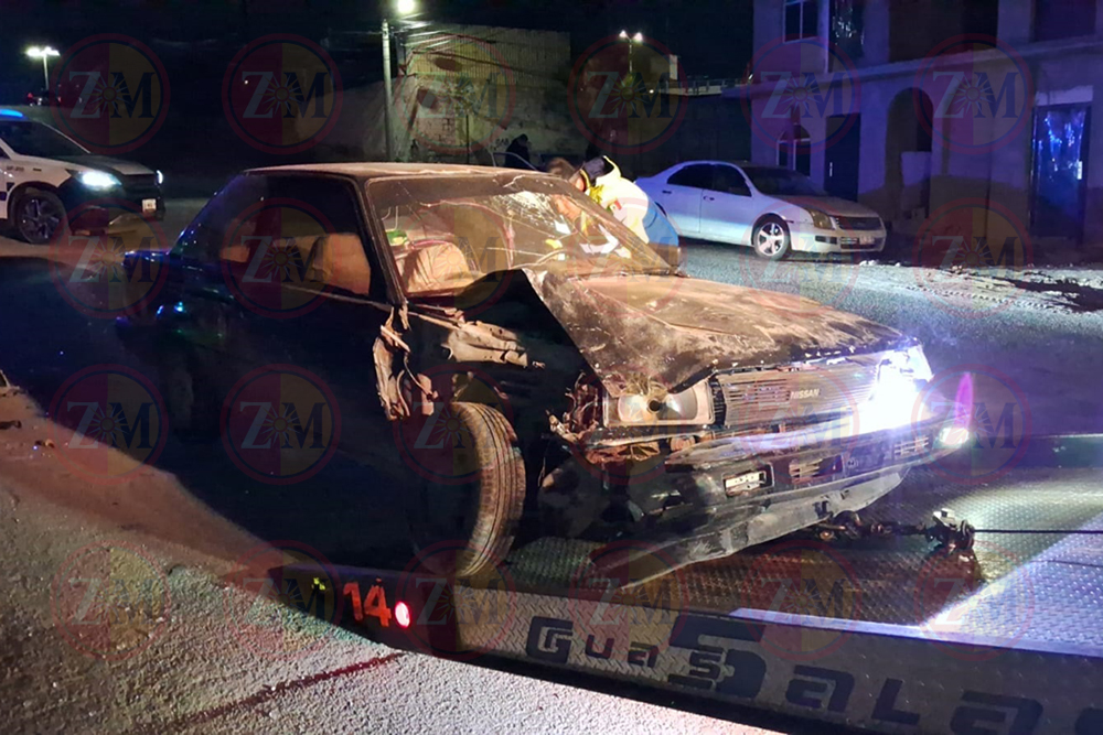  Durante la madrugada, un ebrio conductor fue detenido en la Zona Centro por la Policía municipal, luego de estrellar su vehículo en una camioneta e