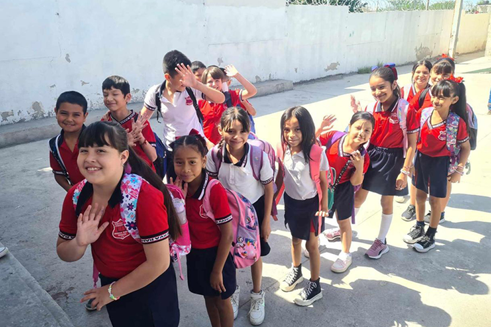 Regresan niños con entusiasmo a clases - Zócalo