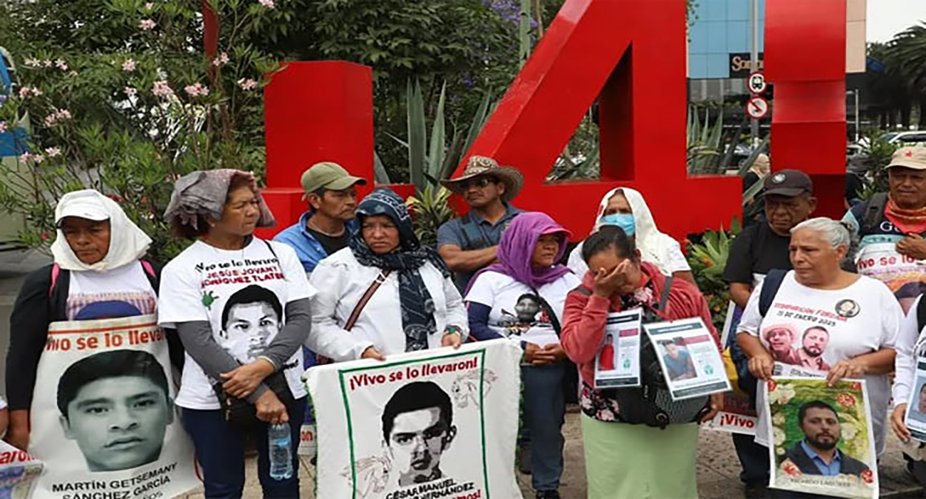 Piden padres de los 43 a Sheinbaum mantener investigación - Zócalo