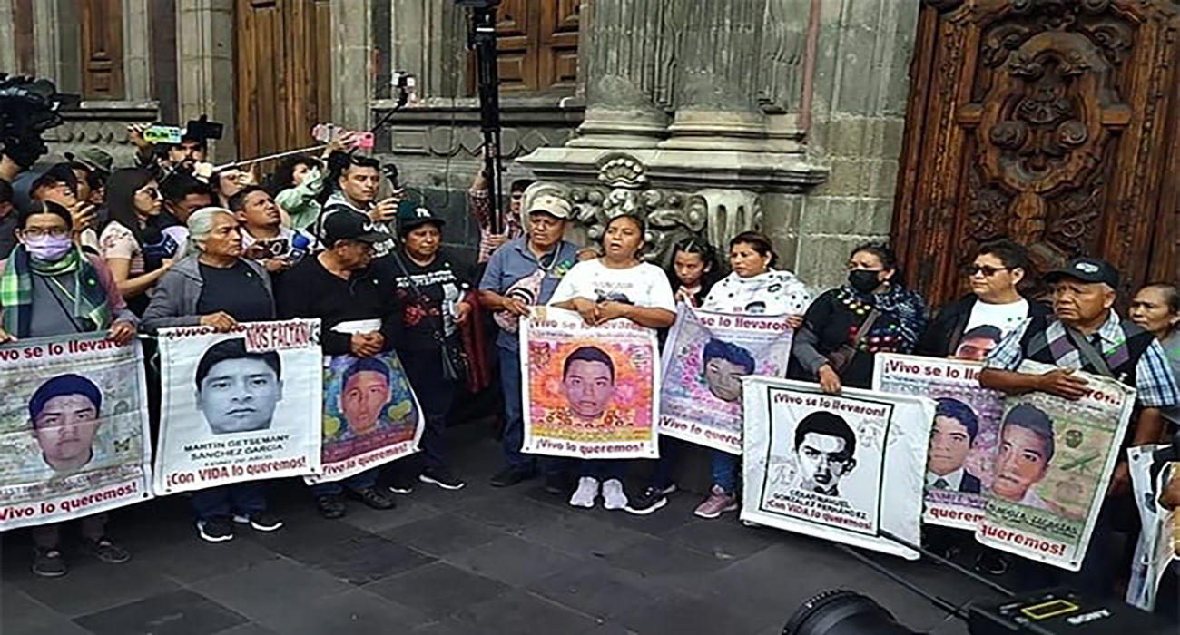 Sheinbaum se reúne con padres de los 43 normalistas de Ayotzinapa - Zócalo