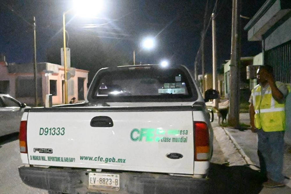 Exigen vecinos de Los Cedros a CFE solución a cortes de luz - Zócalo