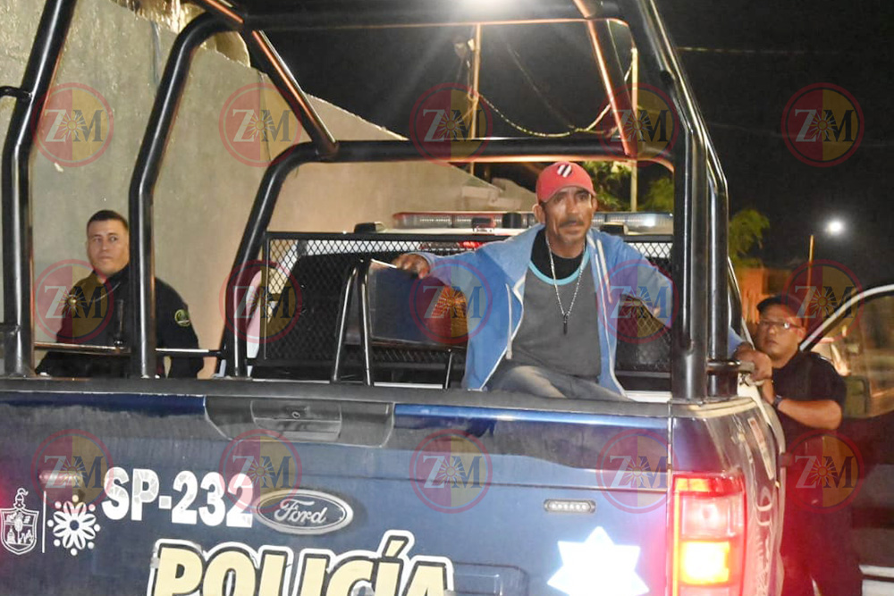 El hombre de 57 años de edad fue interceptado por los elementos policíacos en la calle De la Fuente y la calle Guerrero mientras realizaba presuntam