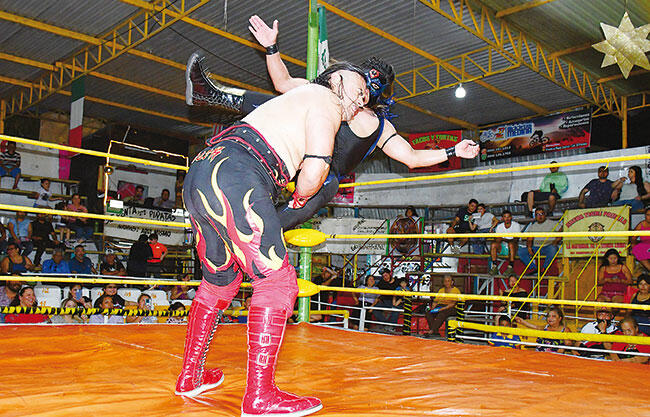 Los fantasmas rondarán el ring de la Arena “Tigre” Padilla, dónde esta noche será protagonizada por una lucha de ataúd