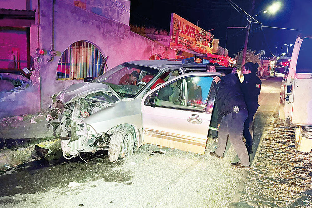 Destroza borracho fachada de vivienda