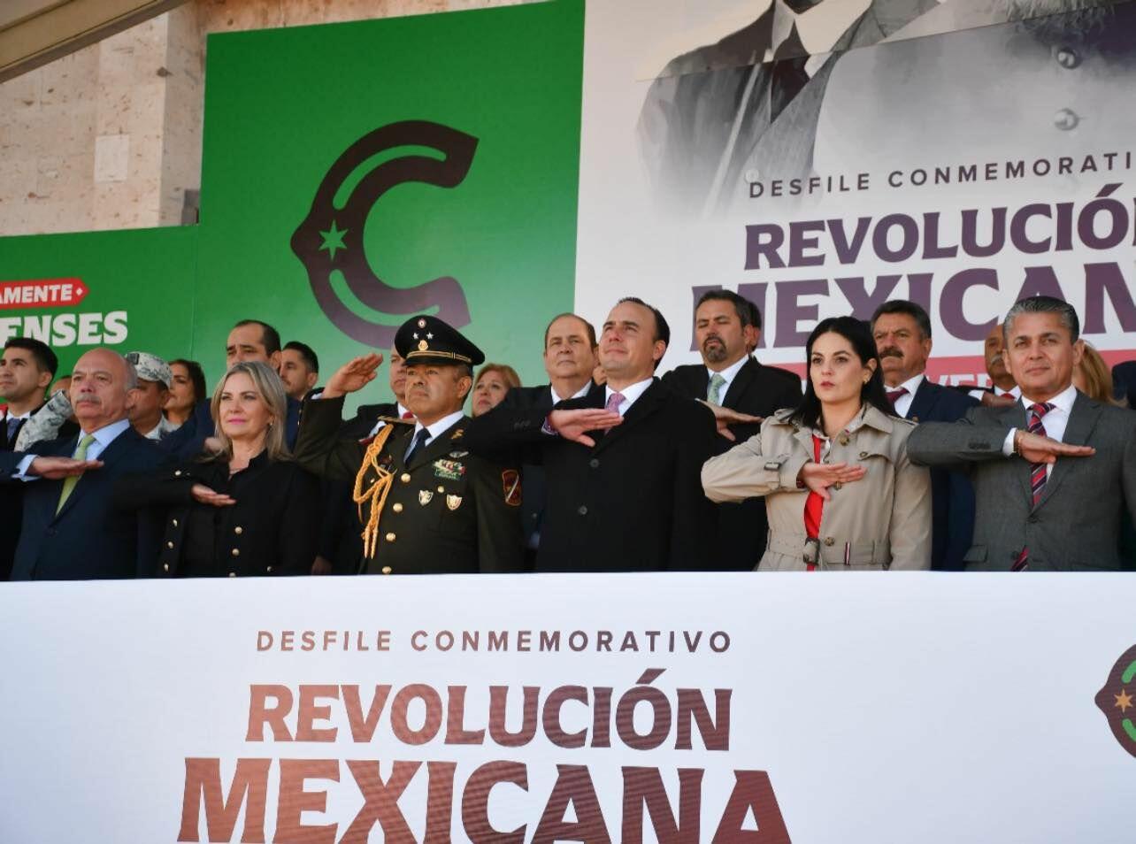 Preside Manolo Jiménez desfile revolucionario en Piedras Negras