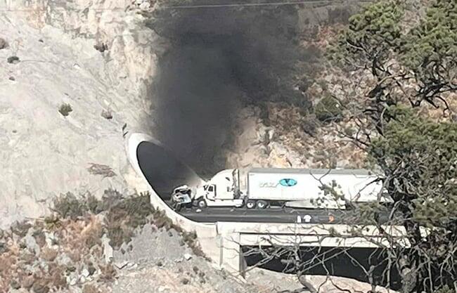 Fuerte accidente a altura del túnel en Los Chorros; hay tráileres incendiados y cuantiosos daños