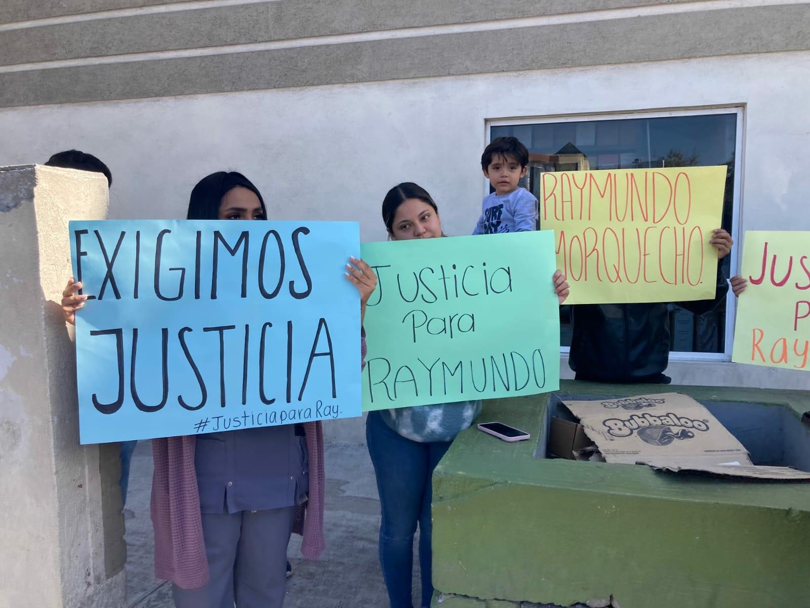 Familiares De Raymundo Martínez Se Manifiestan En La Fiscalía Para Exigir Justicia Zócalo 1455