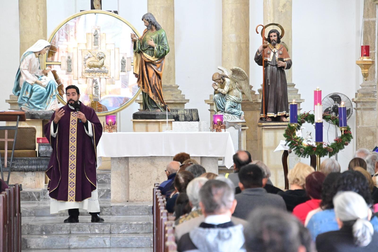 Llama párroco a ver a Jesús en el adversario