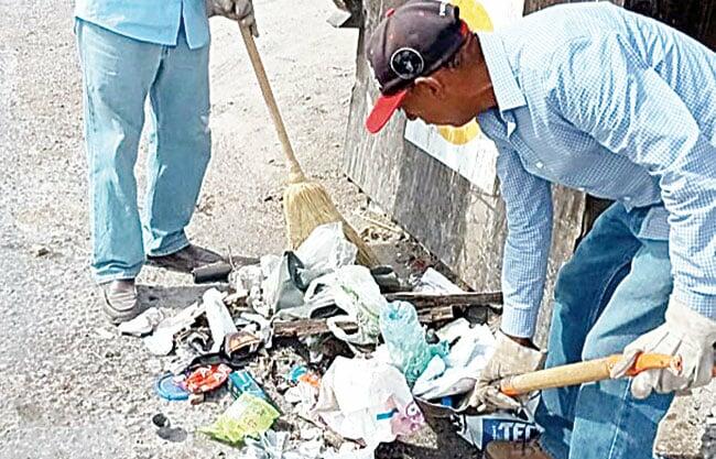 Aumenta basura por festejos de Navidad - Zócalo