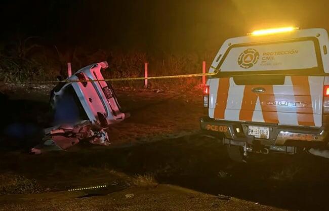 Familia entera pierde la vida al chocar contra tráiler en carretera de ...