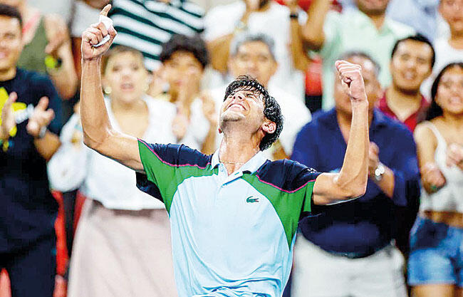 Triunfa Rodrigo Pacheco en el Abierto de Tenis