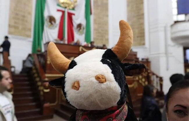 Aprueba Congreso de CDMX corridas de toros sin violencia - Zócalo