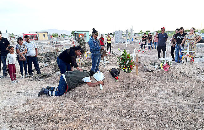 Suma funeraria queja por negligencia; cuerpos mal embalsamados