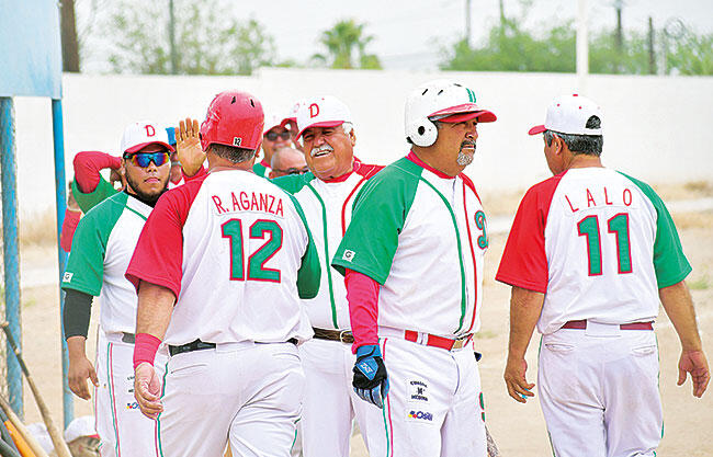 La escuadra de Democracia Sindical aprovechó el tercer inning para producir un racimo de nueve carreras.