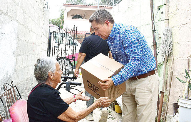 Entrega Hugo Lozano beneficios del programa AMA