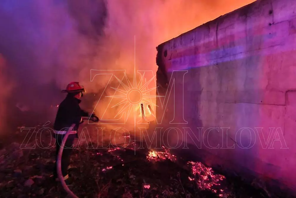 Incendio de basura alarma a vecinos de la colonia 21 de Marzo - Zócalo