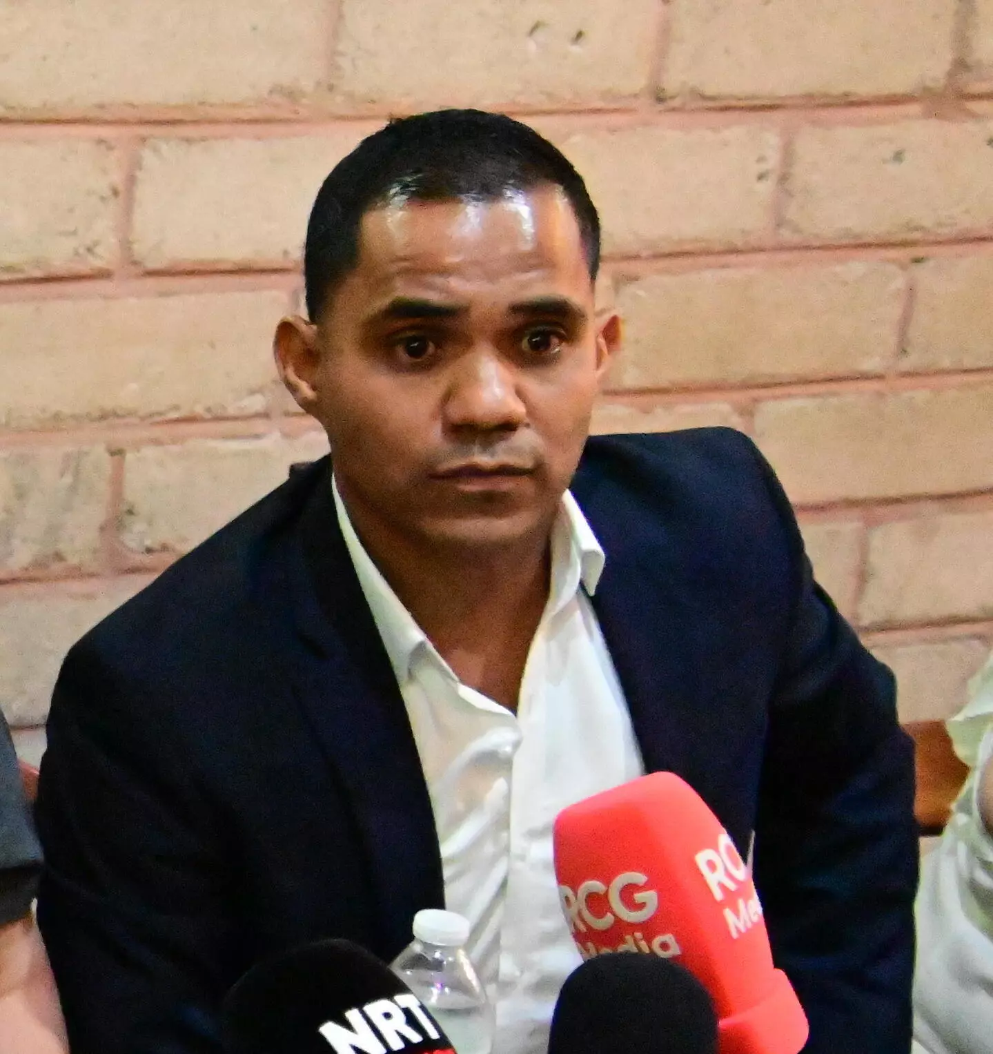 La esposa del hombre que perdió un brazo en el viaje de los comerciantes de Rivera Tours ha exigido el pago de 470 mil pesos por lo ocurrido, destac
