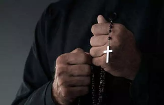 En los últimos 4 años, el padre Alfonso Sánchez Valencia ha realizado dos exorcismos; un caso en la Región Centro y otro de Saltillo.