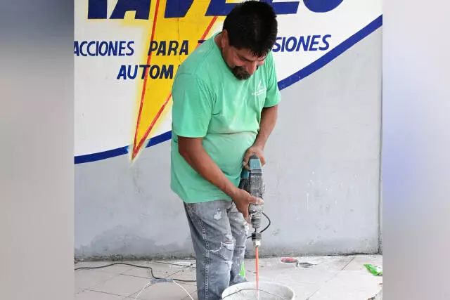 “En este trabajo nunca terminas de aprender”, dice orgulloso Arturo Díaz Ibarra, albañil de oficio, que al igual que miles de sus colegas, ‘fe