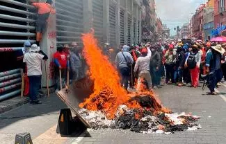 Sin referirse a los integrantes de la CETEG, pidió identificar al grupo de docentes que comenzó el incendio