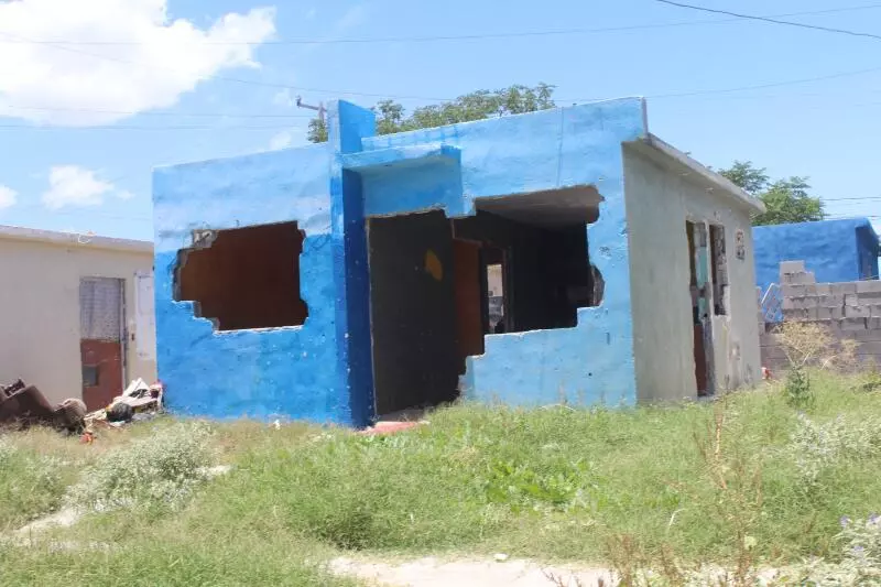 Datos extraoficiales revelan que hasta 100 casas están ocupadas irregularmente en la colonia.
