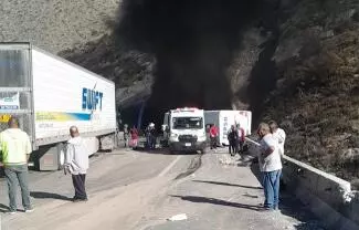 Por el hecho, la circulación fue cerrada por lo que se exhortó a tomar vías alternas.