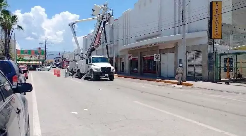 Comerciantes del centro resultaron afectados por cortes de energía eléctrica realizados por la Comisión Federal de Electricidad durante la mañana 