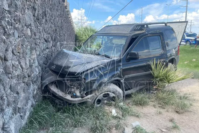 Al sitio se presentaron elementos de Seguridad Pública Municipal y de la Policía Estatal, quienes tomaron conocimiento del accidente y acordonaron e