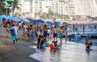 Sheinbaum dijo que turismo en México aumentó en primer semestre de este año, con lo que desestimó alertas de viaje al país emitidas por EU