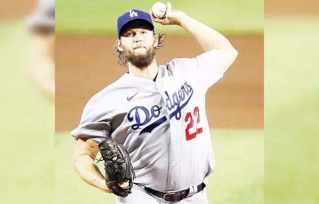 Un pequeño bateador se plantó en la pradera central del Dodger Stadium antes que cualquier otro miembro de la organización saltara a calentar previ