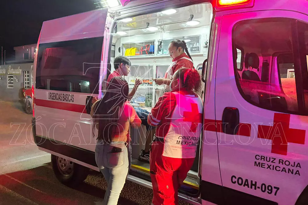 El implicado, identificado como Irving Alejandro López, de 18 años, terminó contra la parte trasera de un auto. 