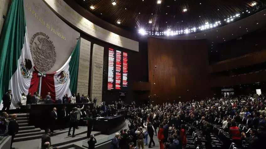 Edgar Amador Zamora compareció ante el pleno de la Cámara de Diputados