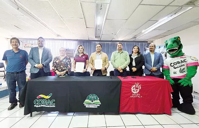 Un acuerdo de colaboración que beneficiará directamente a estudiantes del Telebachillerato Comunitario de Castaños, se realizó la mañana de ayer 