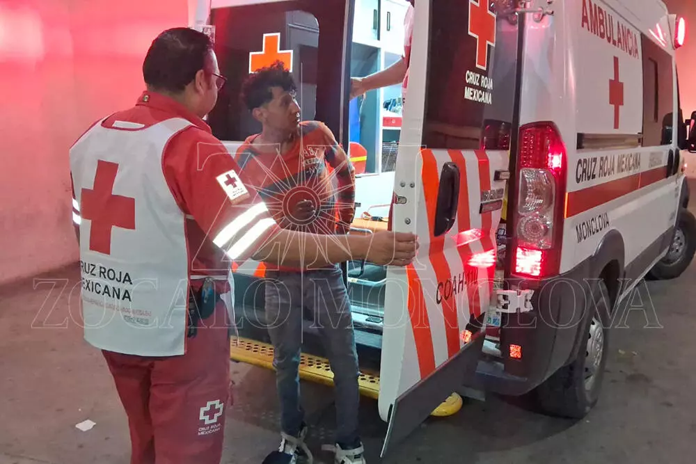 Interrumpió el descanso de sus vecinos al lanzar objetos contra sus casas. 