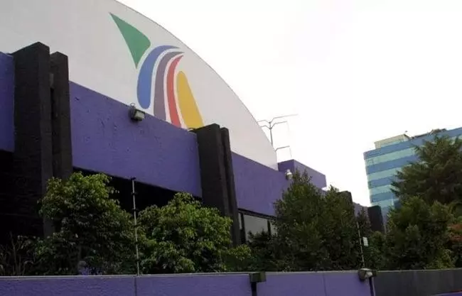 Juez de NY ordenó a TV Azteca retirar las demandas que promovió en México en 2022, para evadir el pago de bono de deuda que ya suma 580 mdd.