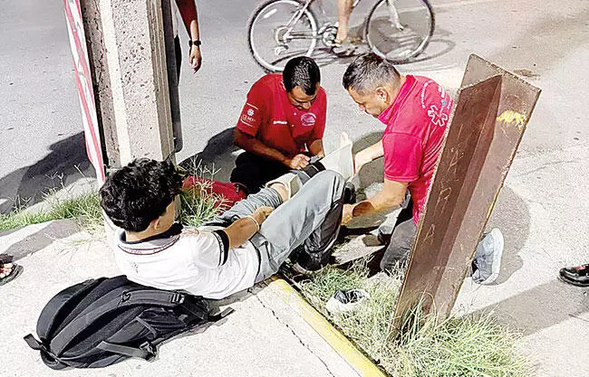 El conductor del vehículo presuntamente se atravesó al paso del menor.