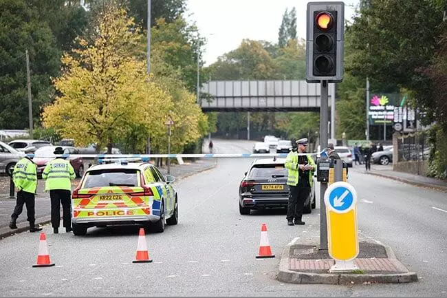 La Policía confirmó que ha disparado al presunto autor, mientras que el alcalde de la ciudad, Andy Burnham, dijo que cree que está muerto