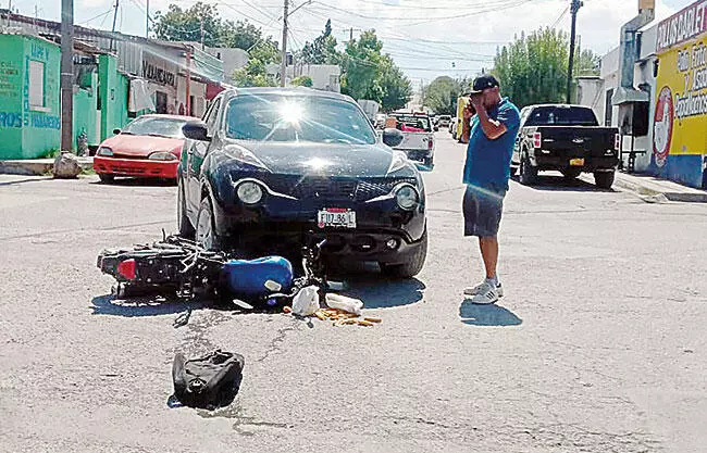 Fue embestido y proyectado por un imprudente automovilista que no respetó la velocidad.