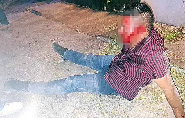 Dos vecinos de la colonia Héroes del 47 que convivían en la calle, fueron sorprendidos por varios sujetos que llegaron a bordo de un vehículo para 