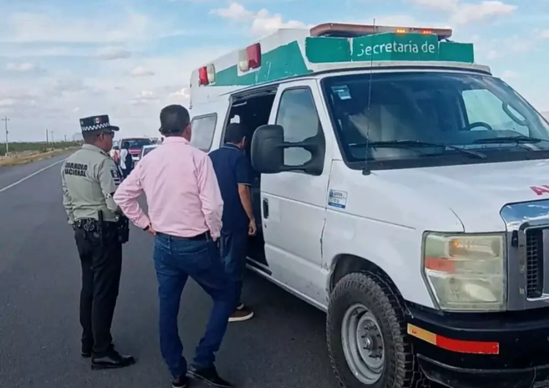 Varios conductores detuvieron la marcha de inmediato y solicitaron apoyo a los cuerpos de emergencia.