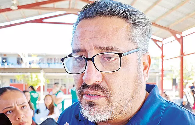 Piden igualdad para todos, que también sean separados (maestros y alumnos) inmediatamente mientras se hace investigación