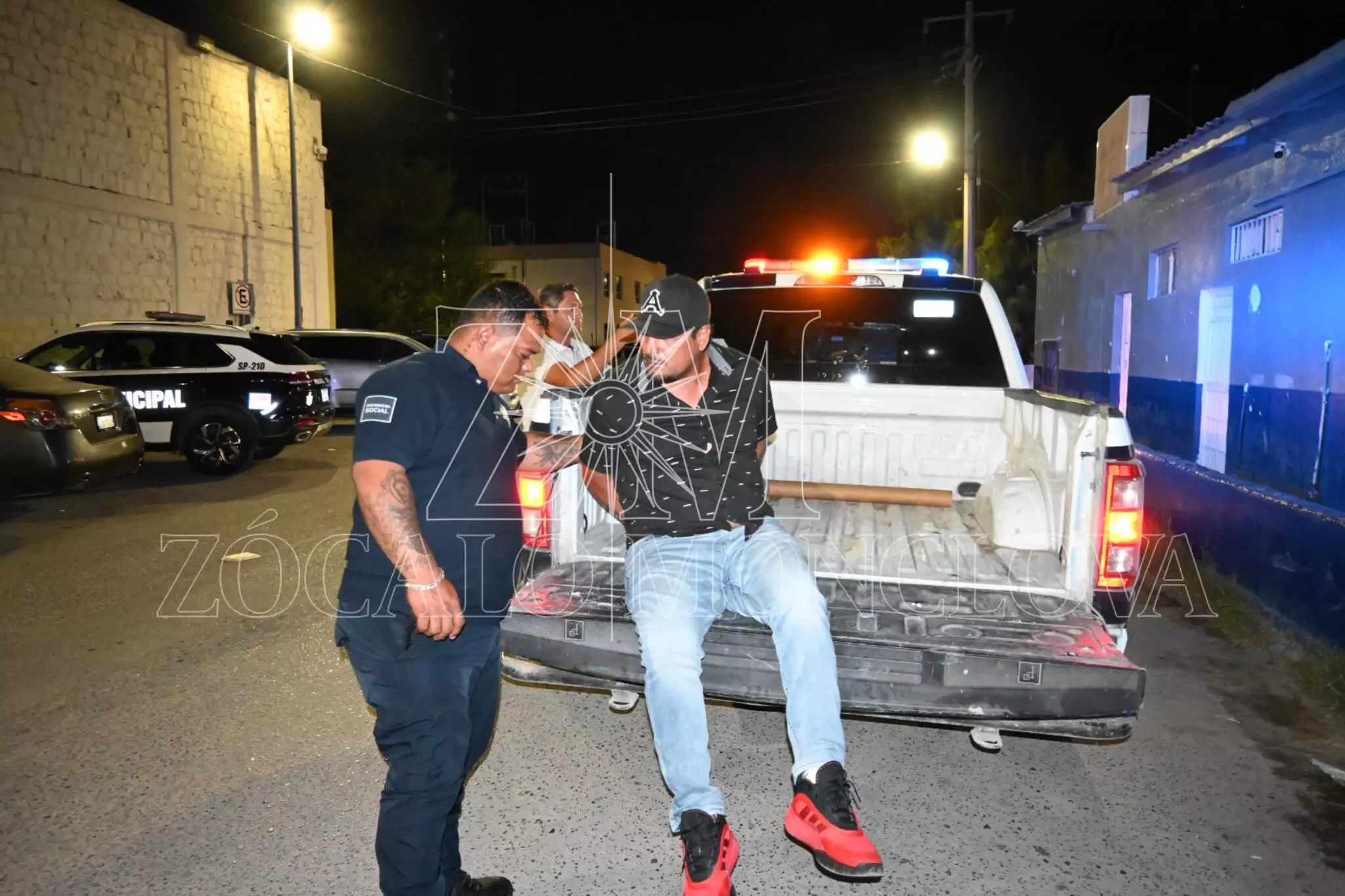 Un hombre fue detenido por elementos de Seguridad Pública luego de ser sorprendido conduciendo en evidente estado de ebriedad 