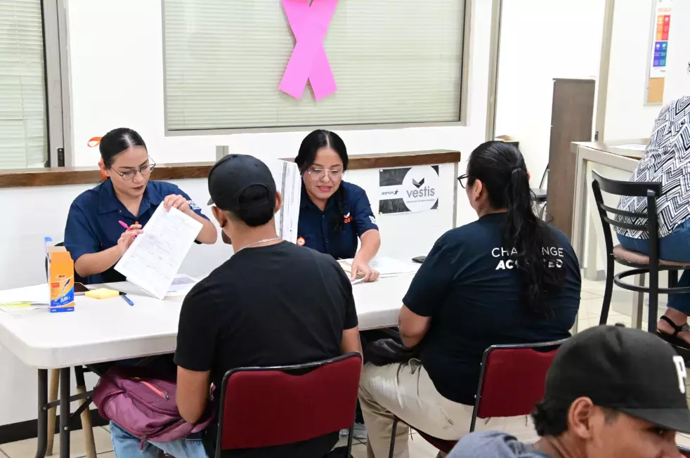 Los empleadores asistieron al Servicio Nacional de Empleo para admitir documentos de operarios de producción, pero buscadores de empleo pueden asisti