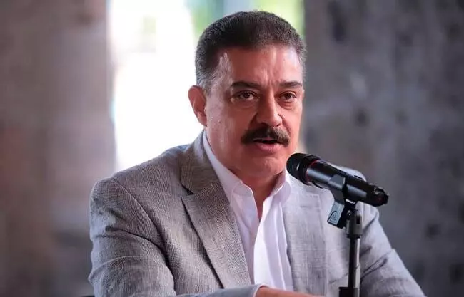 El emporio farmacéutico del senador morenista Carlos Lomelí está recibiendo millonarios contratos del Gobierno de Claudia Sheinbaum.