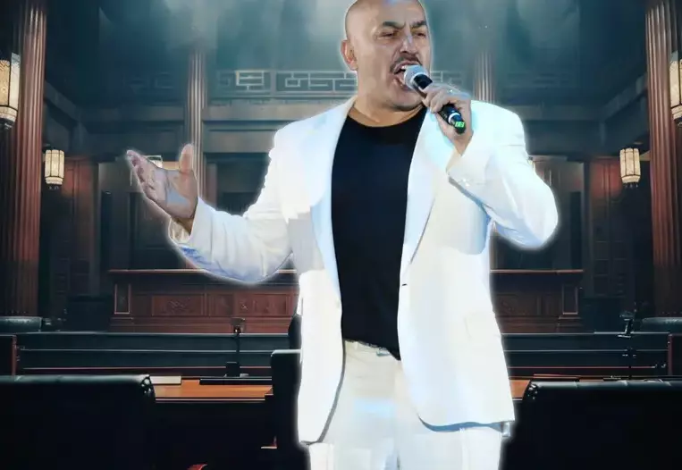 Lupillo Rivera estalló luego de que Belinda interpusiera una denuncia en su contra tras las revelaciones hechas en su libro.