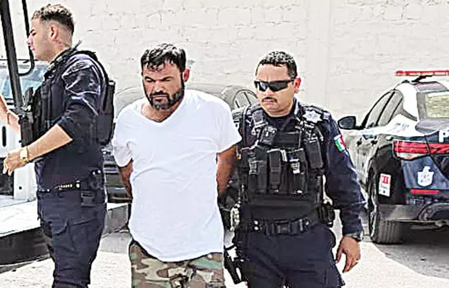 Elementos de la Policía Municipal arrestaron a Luis Miguel en posesión de droga durante un operativo de vigilancia en la colonia Hipódromo.