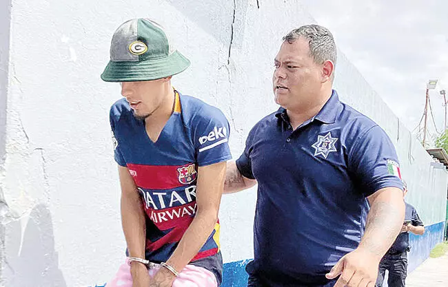 Elementos de la Policía Municipal lograron la detención de un joven que fue sorprendido en flagrancia.