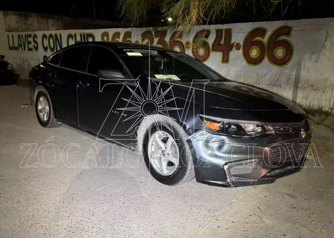 Un choque frontal ocurrido durante la medianoche de este jueves en la colonia Hipódromo dejó como saldo daños materiales, aunque por fortuna no se